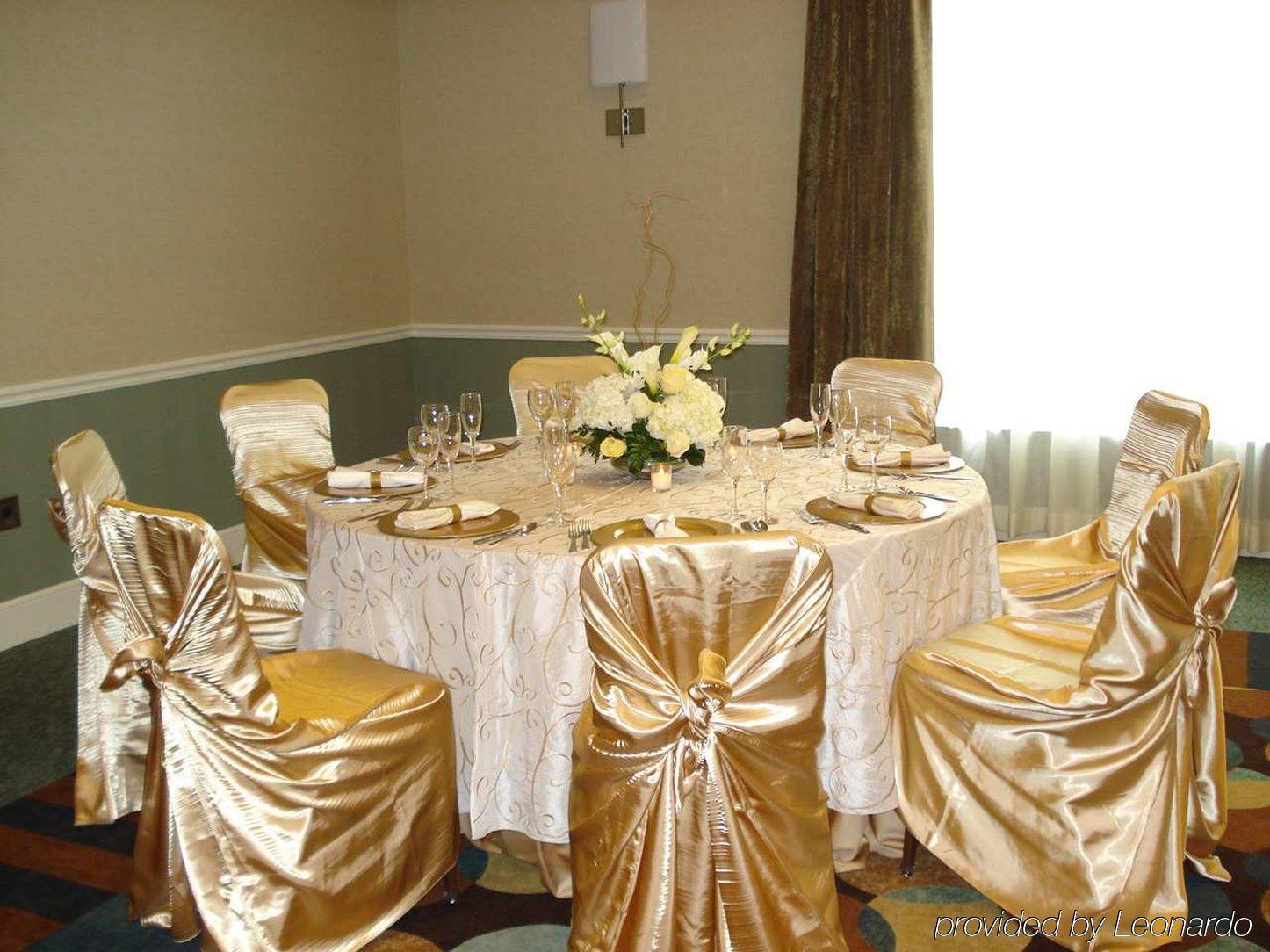 Hilton Garden Inn Detroit/Novi Restoran gambar